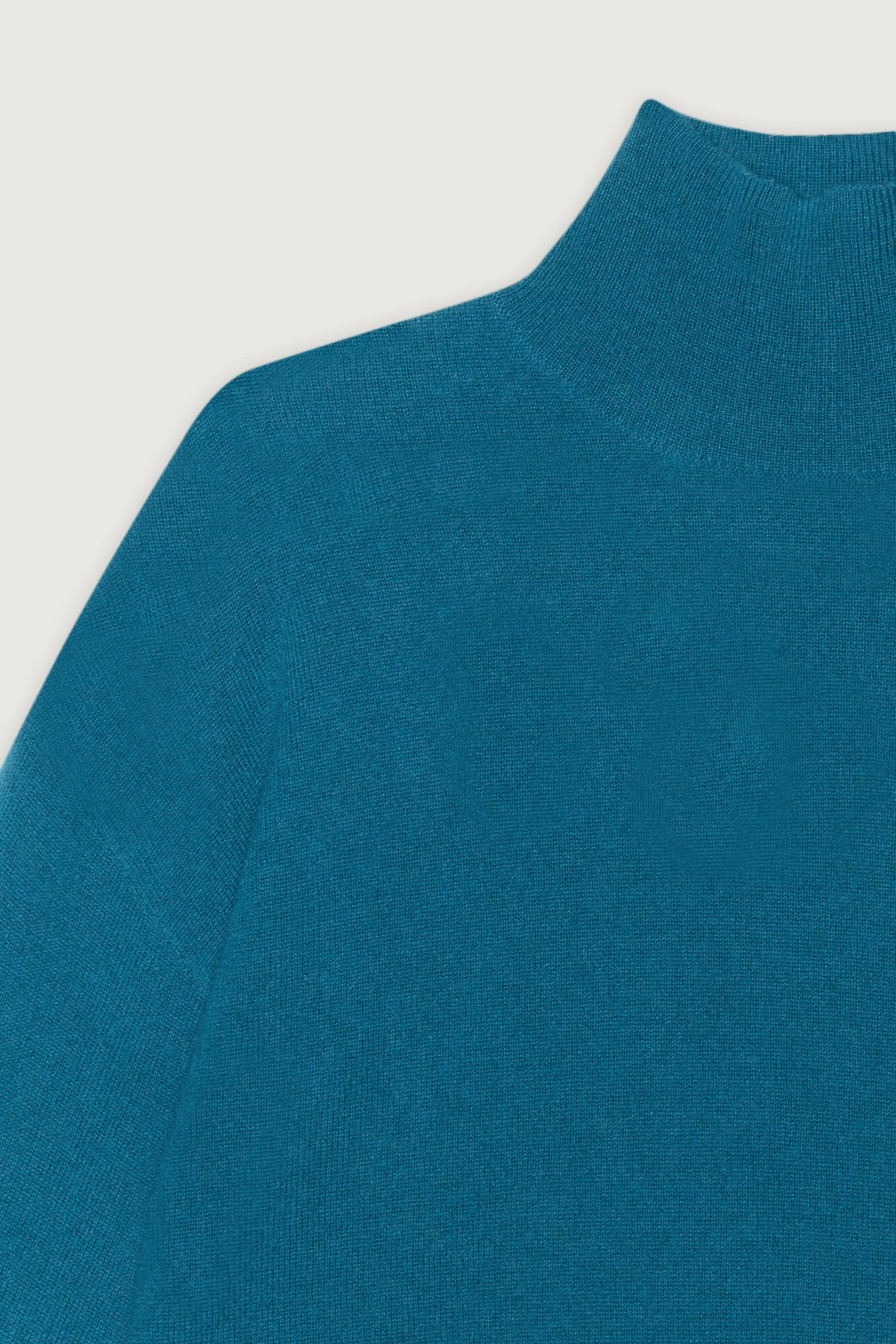 100% CASHMERE TURTLENECK SWEATER