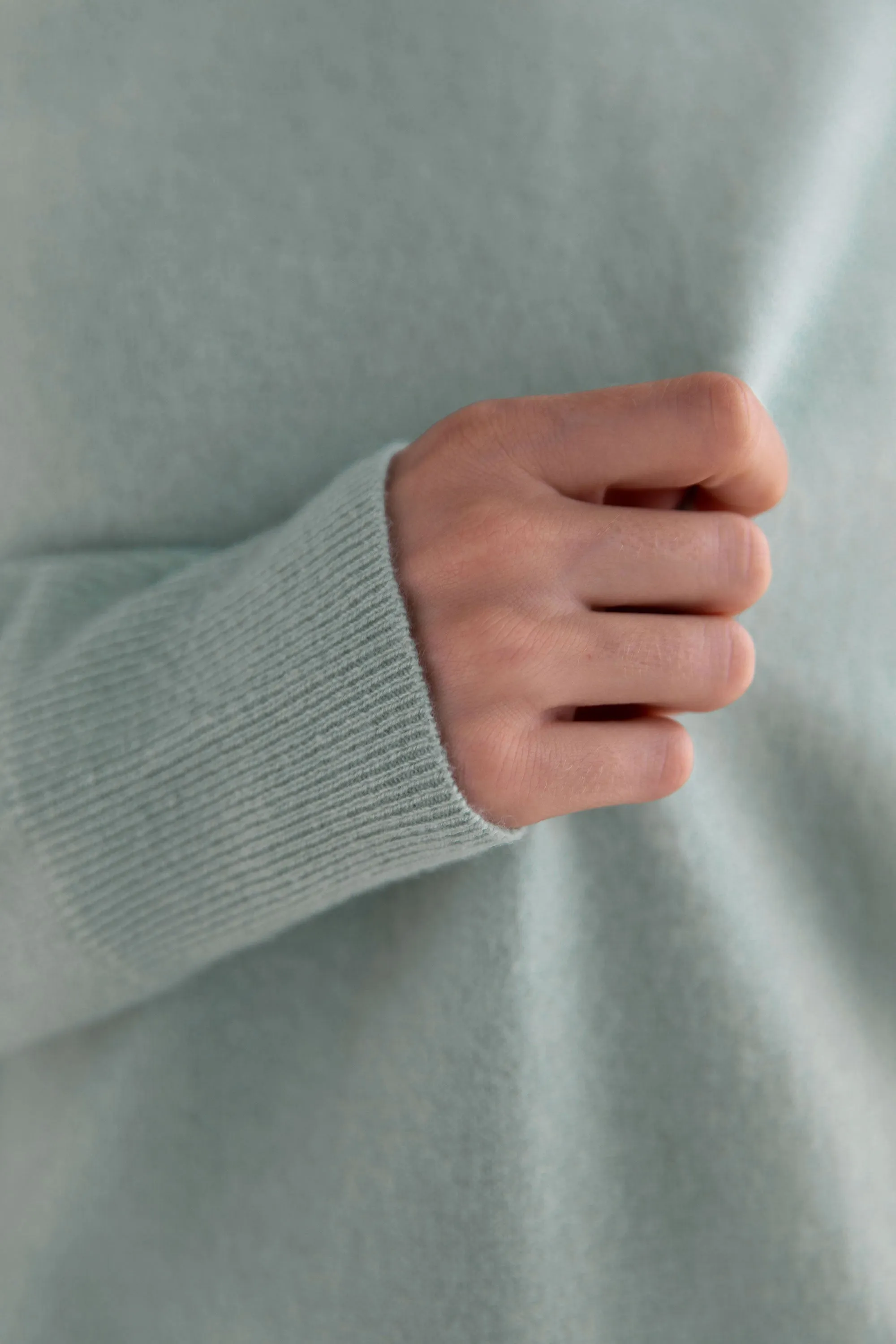 100% CASHMERE TURTLENECK SWEATER