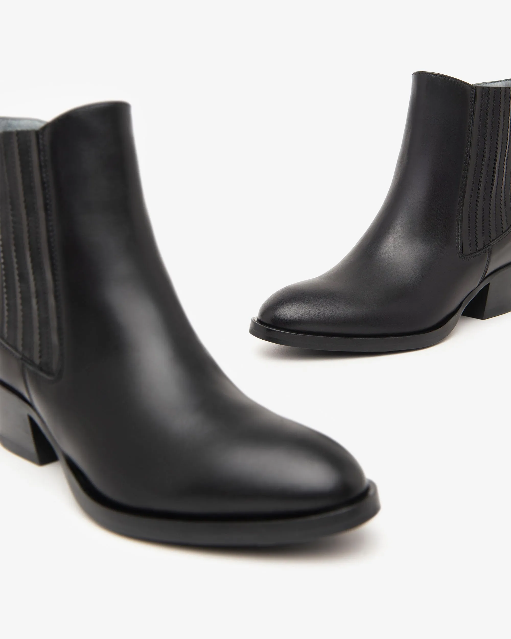 BLACK LOW-HEELED ANKLE BOOT - NEROGIARDINI