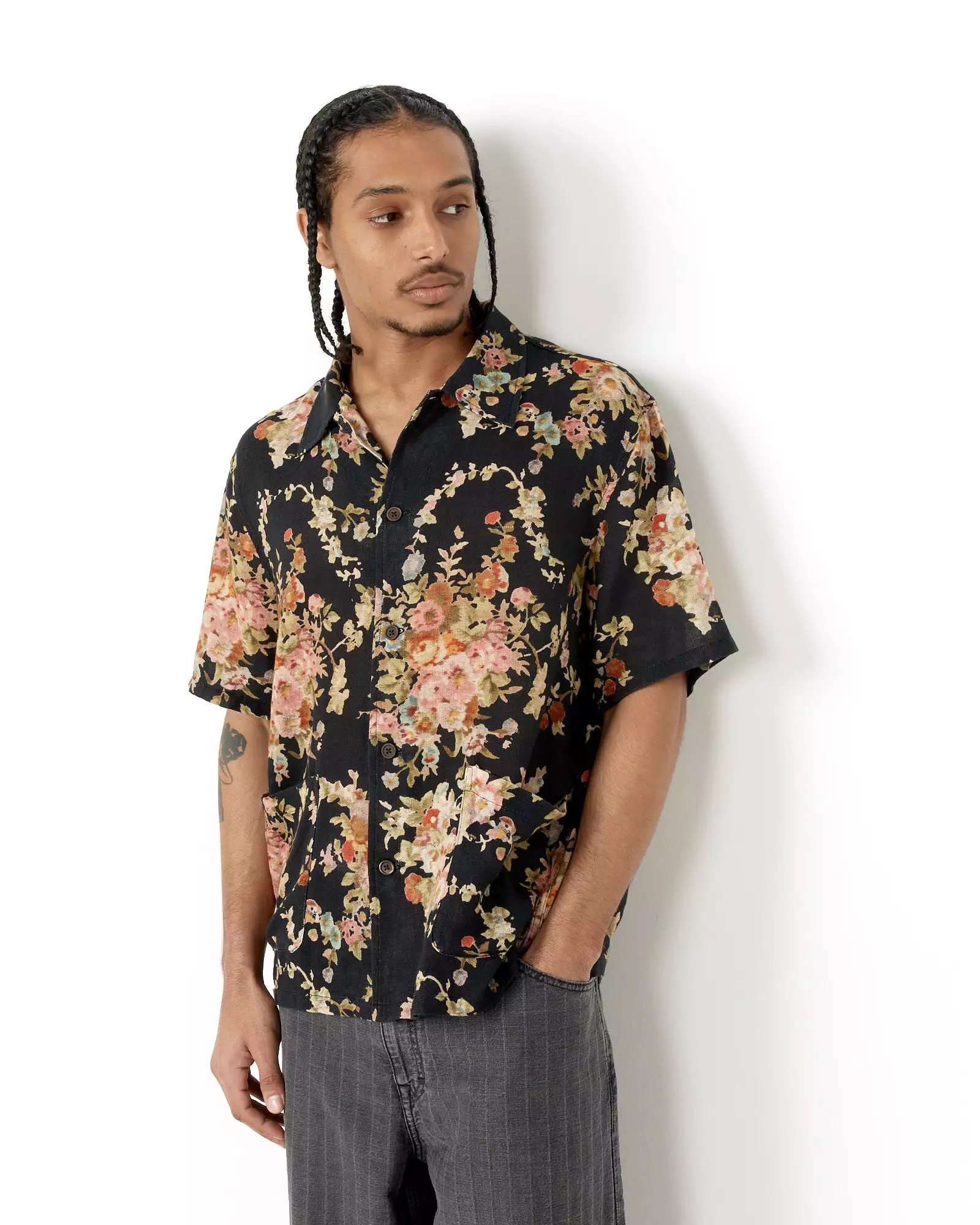 Elder Short Sleeve Shirt in Black Floral Tapestry