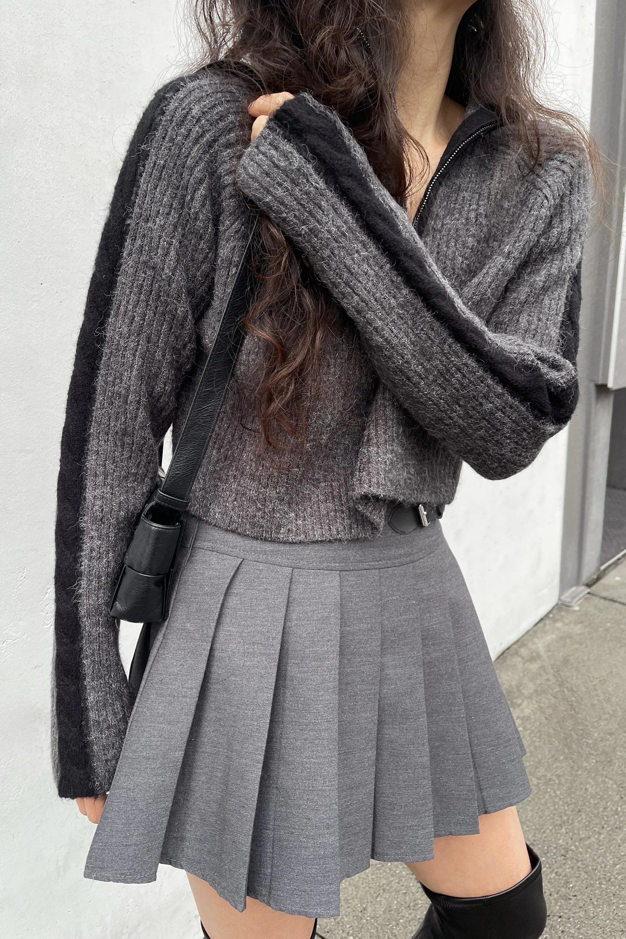 HALF ZIP SWEATER WITH CONTRAST DETAILS