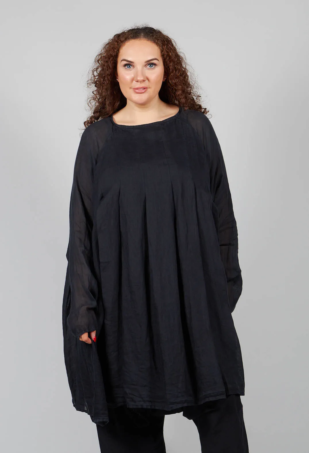 Kunsteh Tunic in Kaviar Black