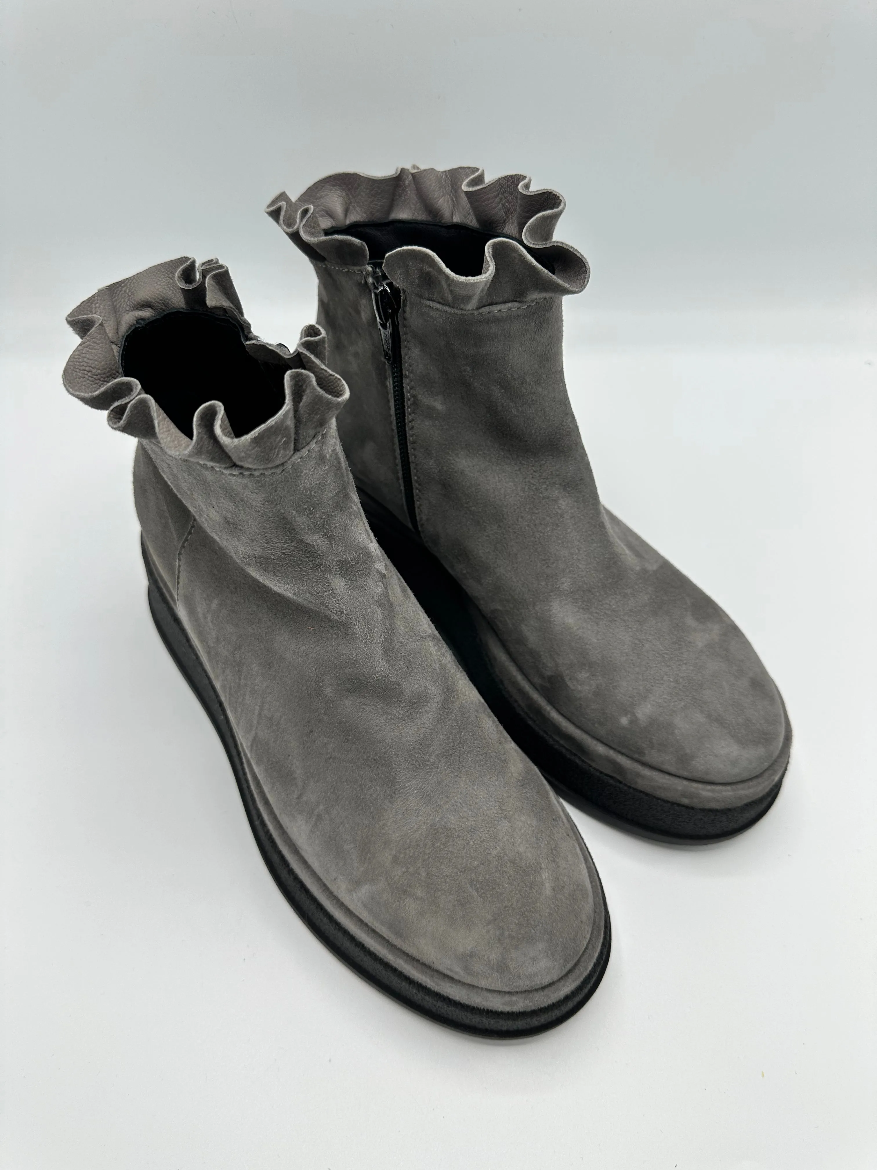 LOW GREY SUEDE ANKLE BOOT - MARCO MOREO