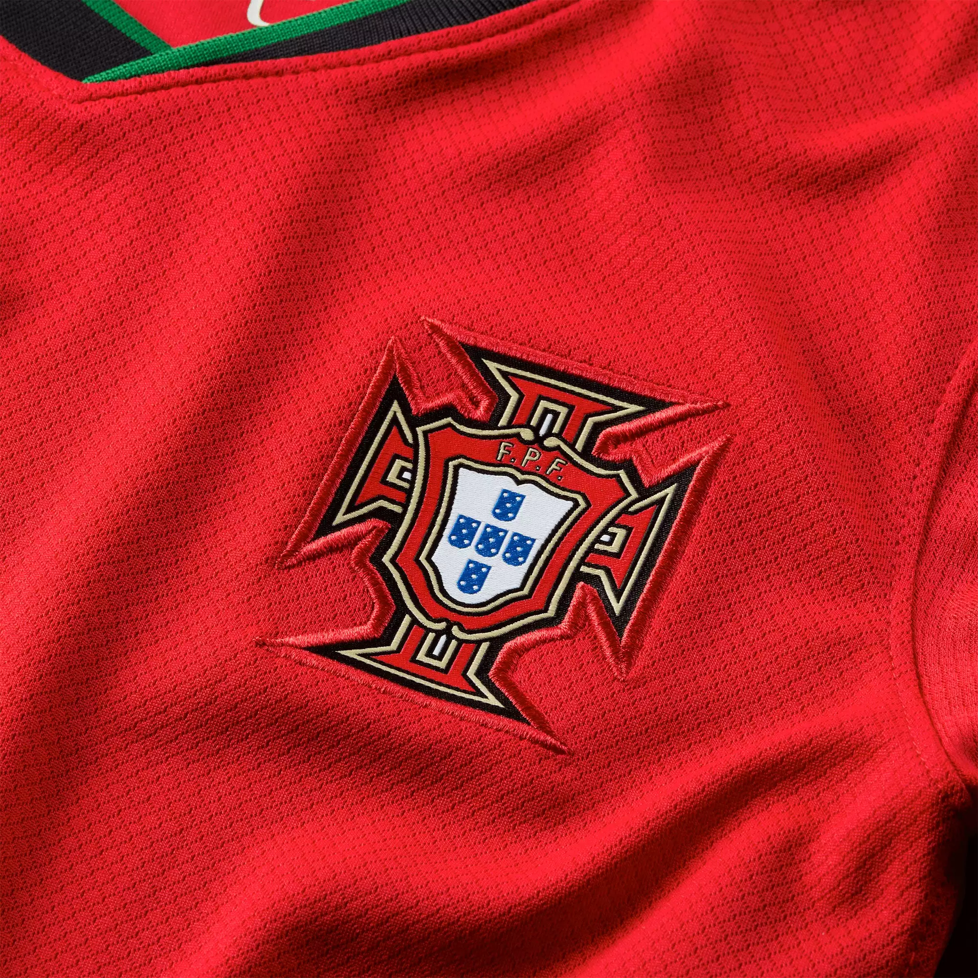 Nike Women's Portugal 2024/25 Home Jersey Red/Green