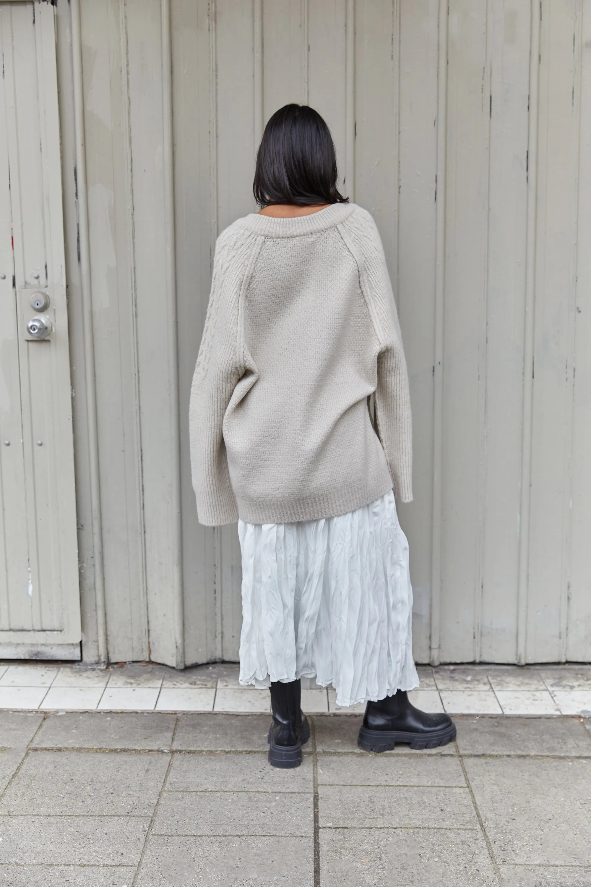 OVERSIZED CABLE KNIT SWEATER