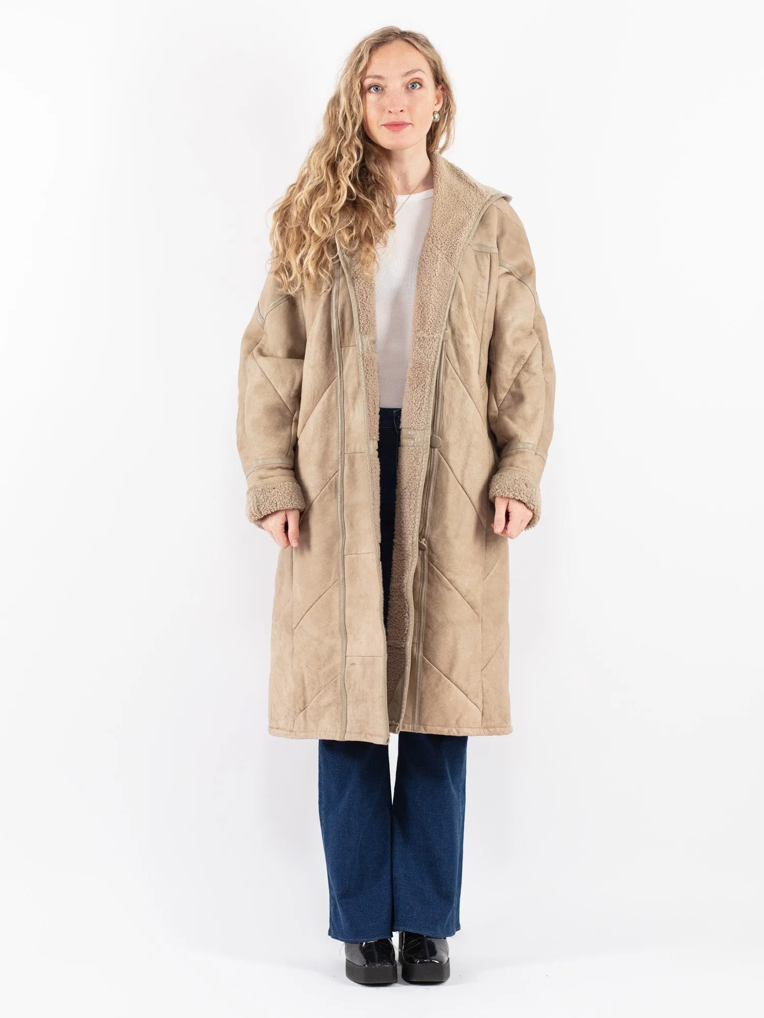 Vintage 90's Women Hooded Sheepskin Coat in Beige