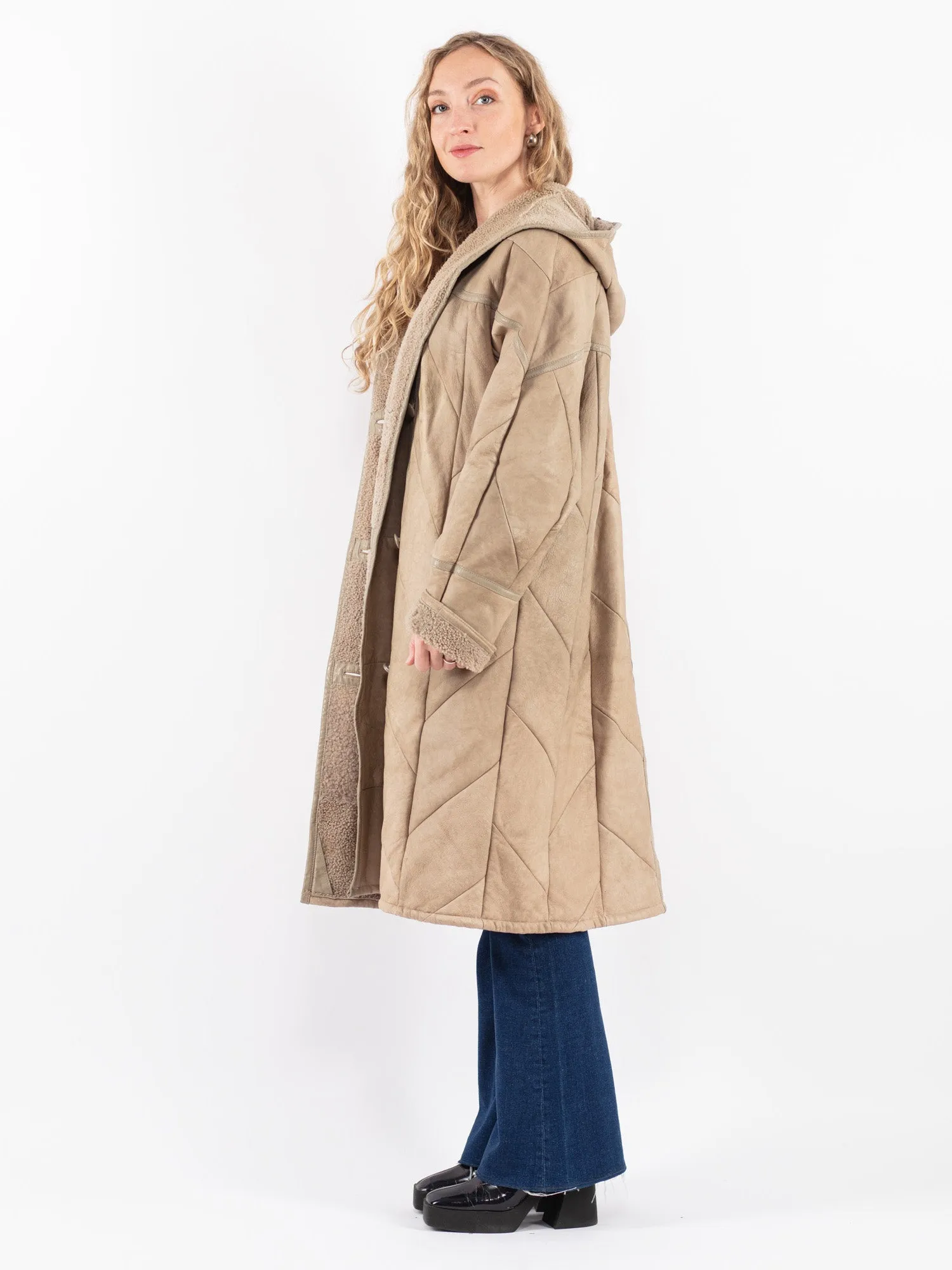 Vintage 90's Women Hooded Sheepskin Coat in Beige