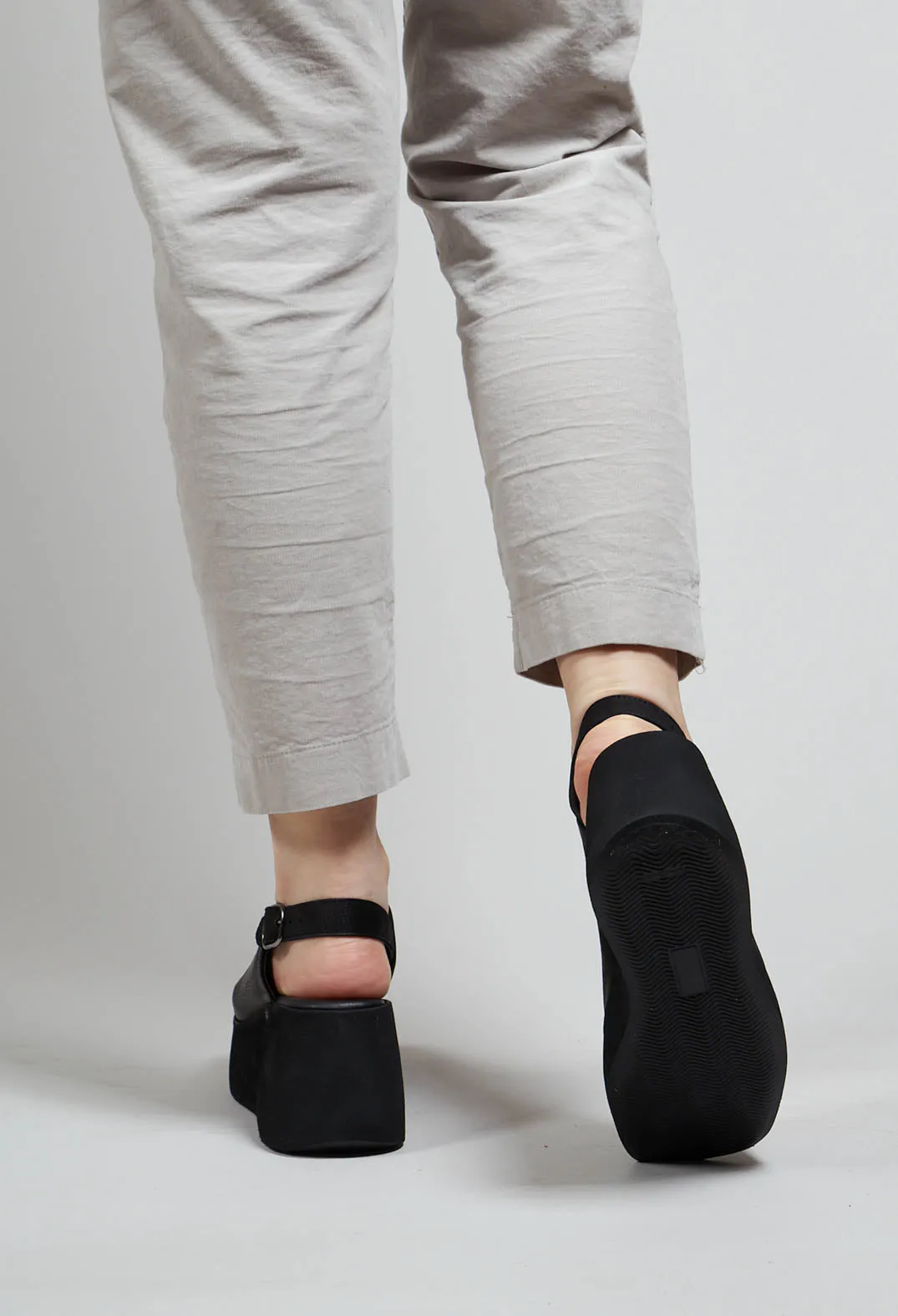 Wedge Sandals in Gasoline Nero